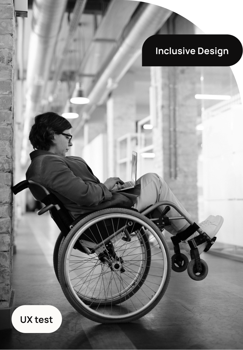 Immagine evocativa sull'Inclusive design. L'immagine rappresenta una ragazza in sedia a rotelle che effettua un test di usabilità da remoto in modo disinvolto.